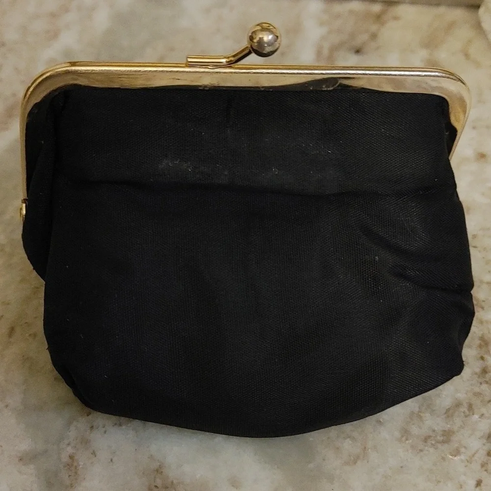 VTG Red Lambskin Leather Liverpool Brand Change Purse Wallet Kiss Clasp